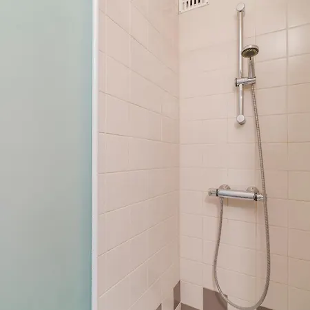 Zonnig Familie App Op Zeedijk Met Zeezicht Voor 6p Apartman *