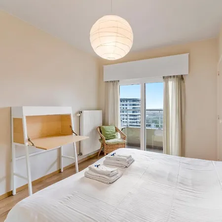 Zonnig Familie App Op Zeedijk Met Zeezicht Voor 6p * Oostende